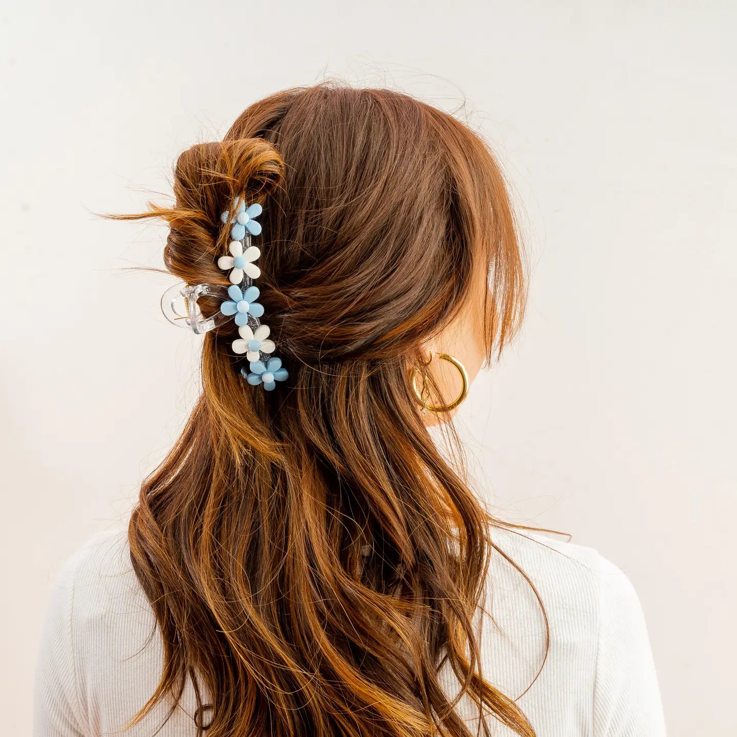 The Daisy Claw Clip in Light Blue