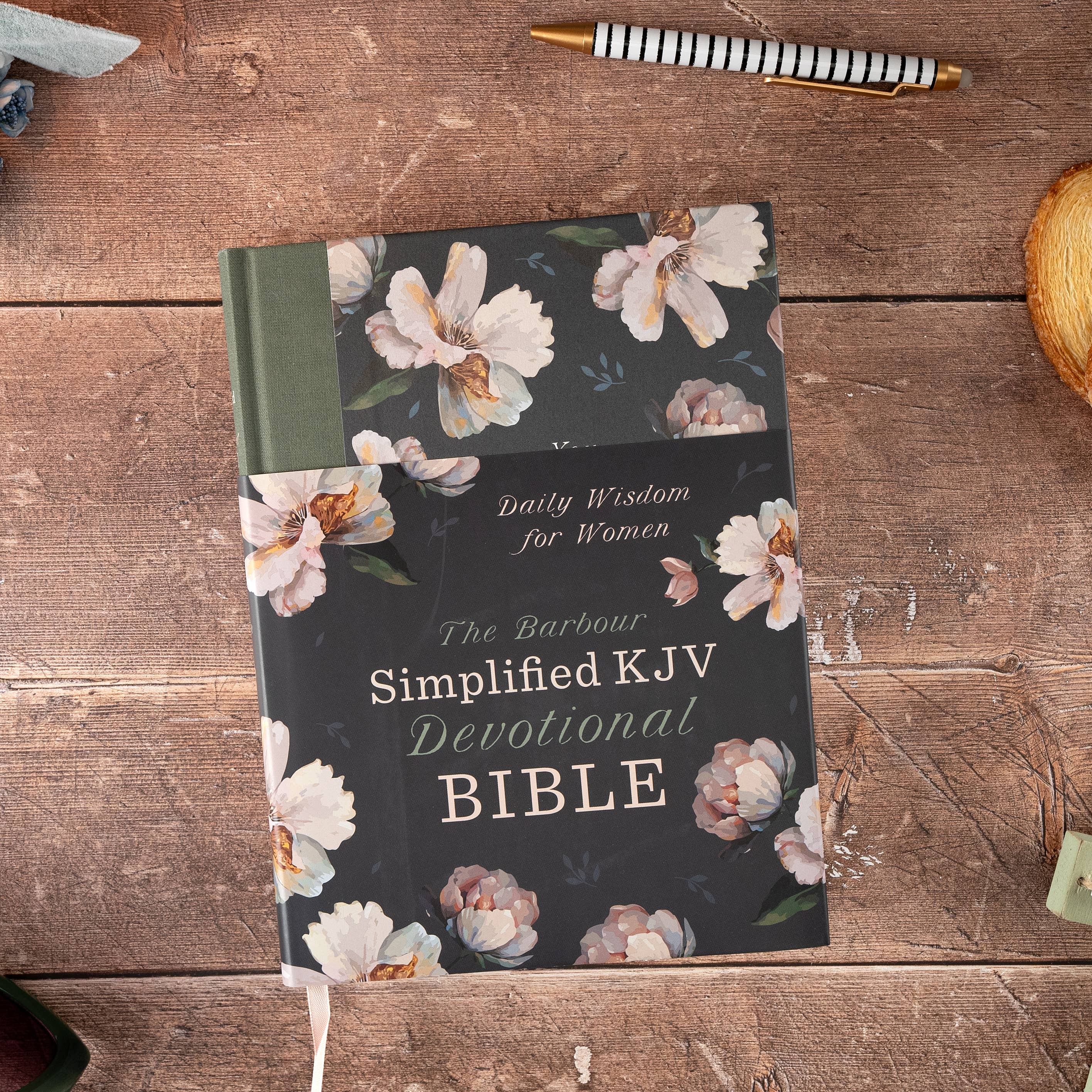 Daily Wisdom for Women SKJV Devotional Bible