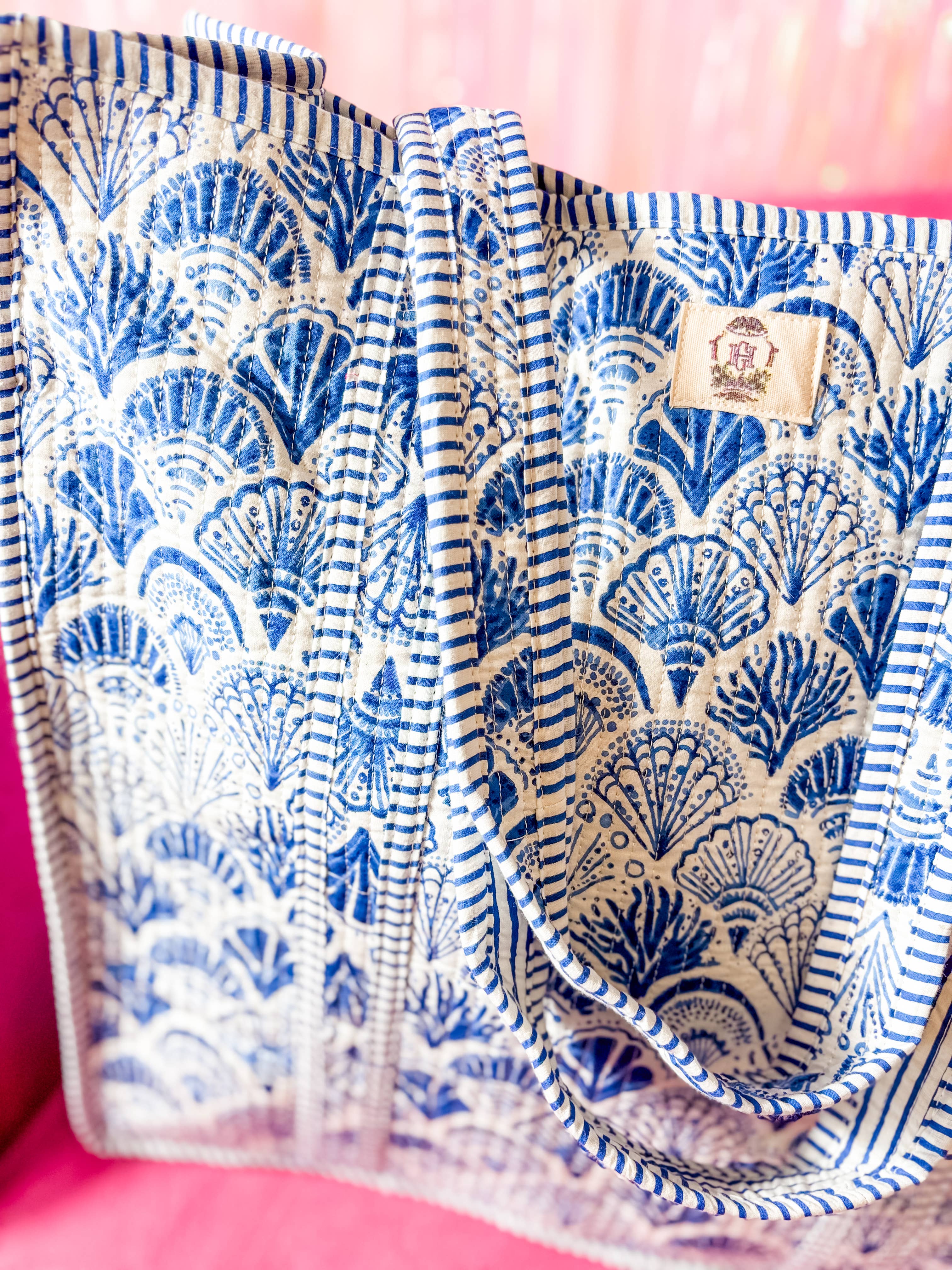 Calico Scallop Quilted Tote Bag 