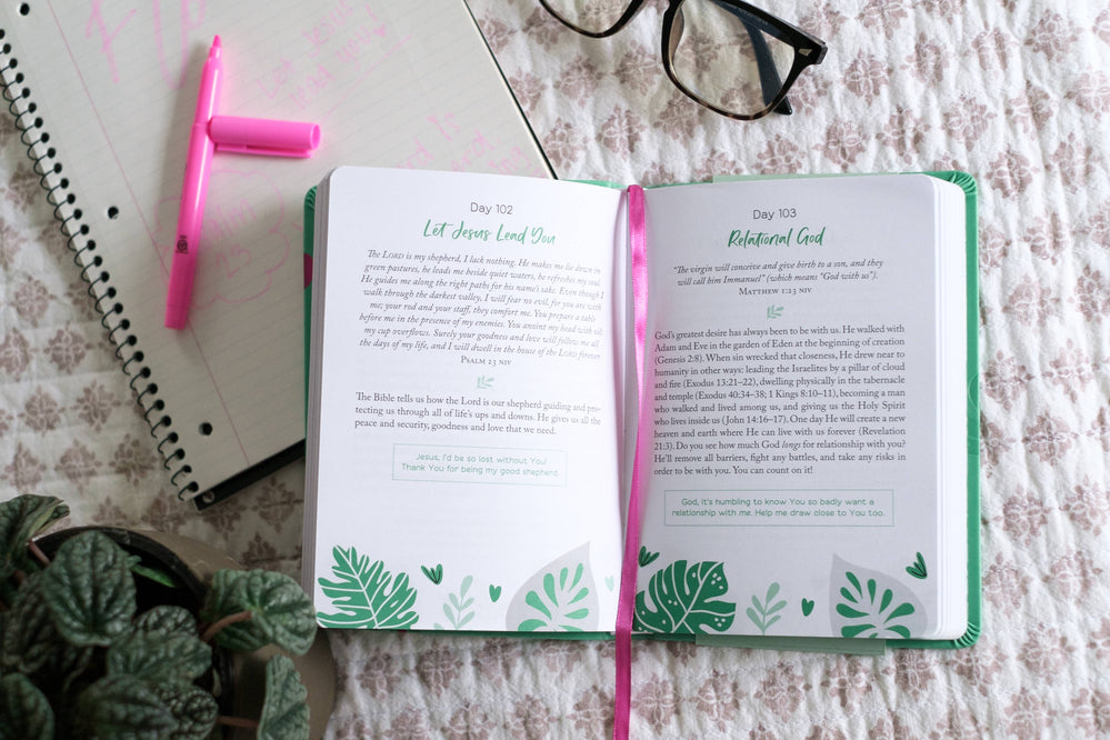 Flourish: Daily Devotions for Teen Girls