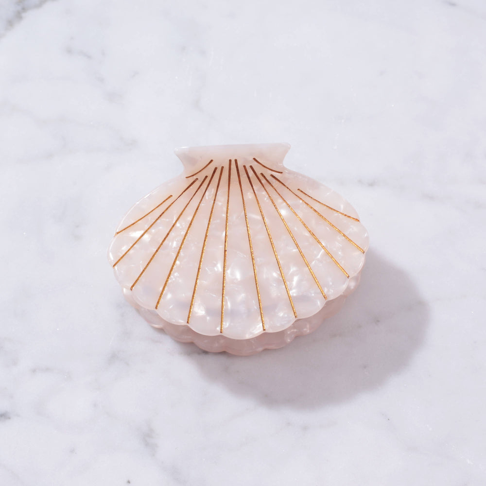 Shell-shaped hair clip with gold accents 