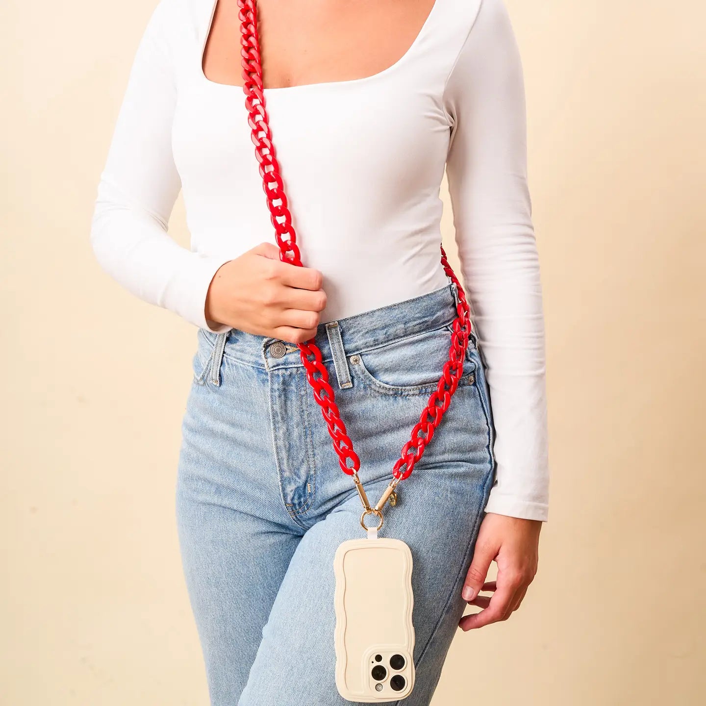 Hold The Phone Crossbody Chain in Red