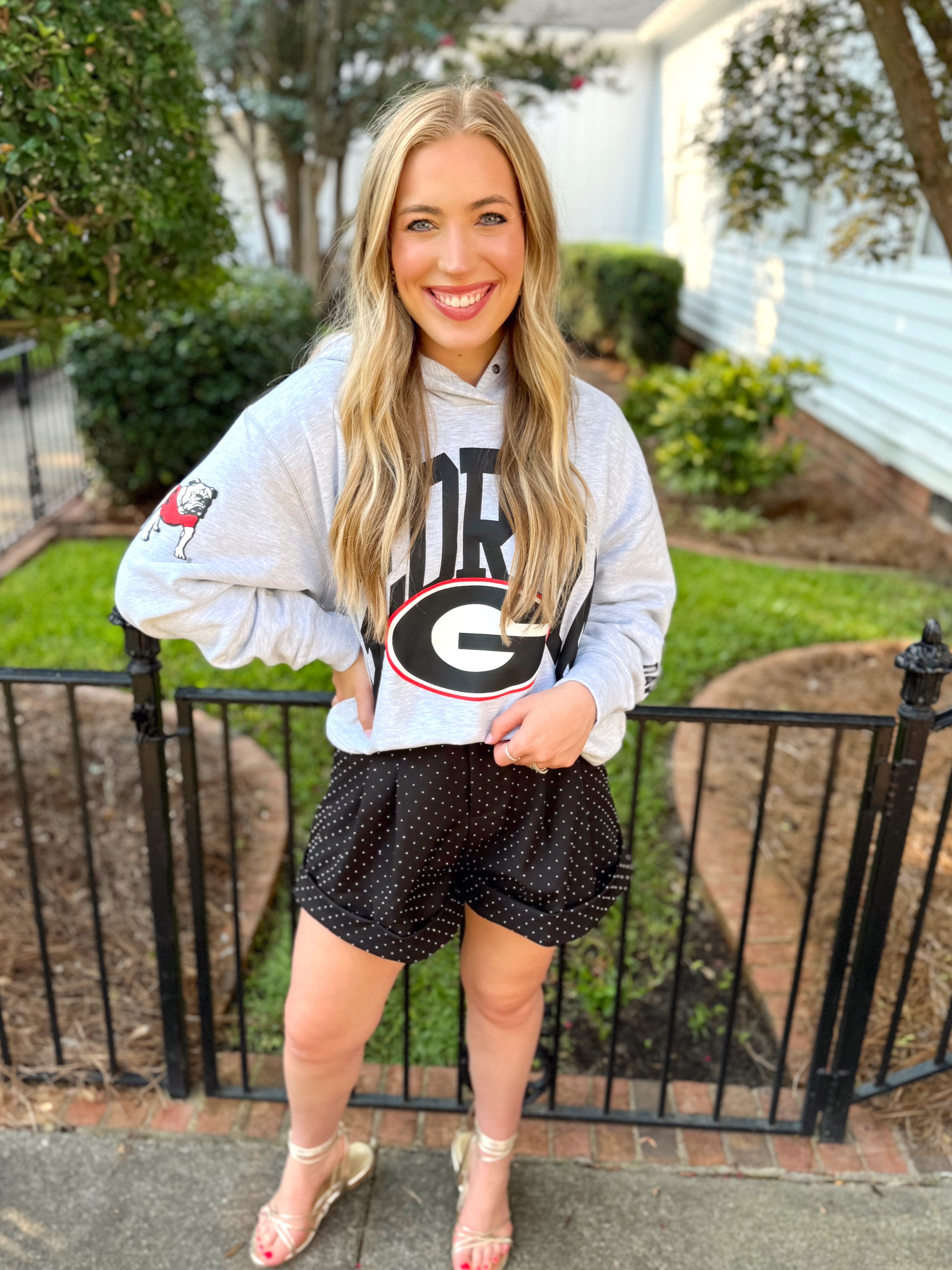 A light gray cropped Georgia Bulldogs hoodie