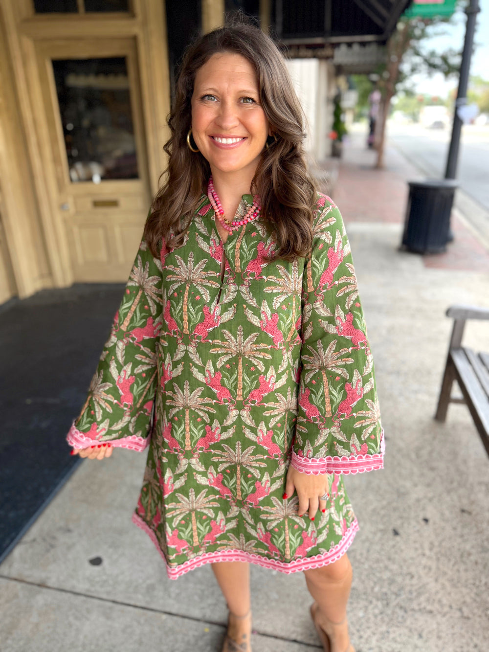 Relaxed fitting dress with a tropical inspired print.