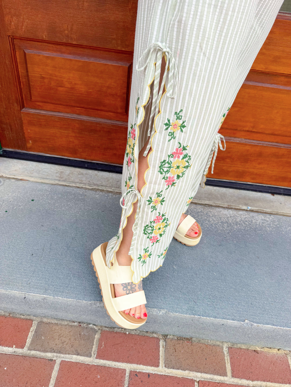 The Floral Sage Embroidered Pants (S-L)