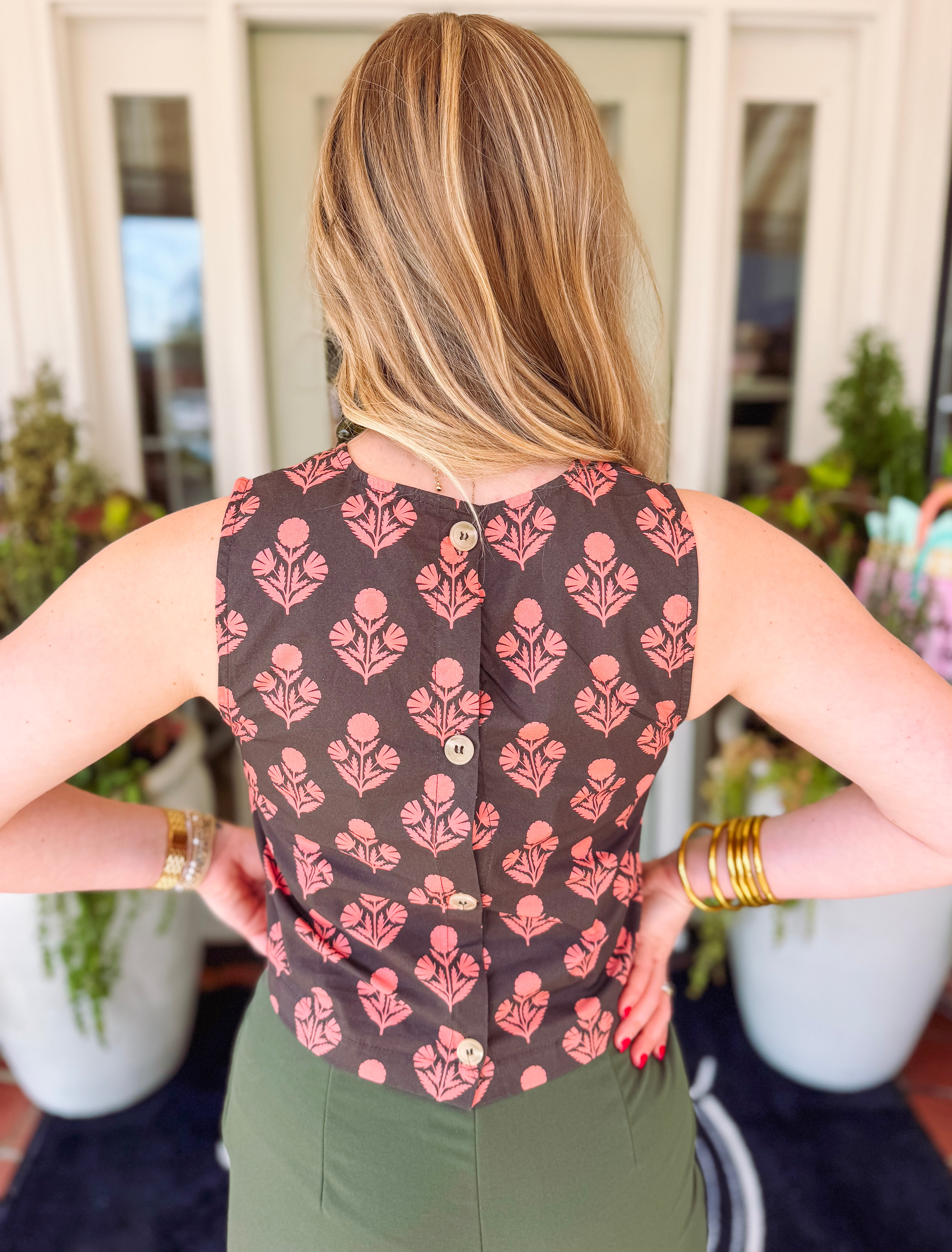 The Allissa Floral Back Button Down Crop Top (S-L)