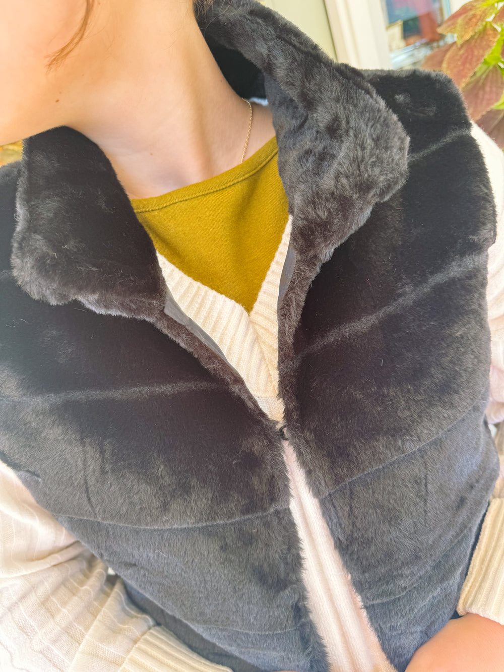 The Black Theodora Faux Fur Vest (S-XL)