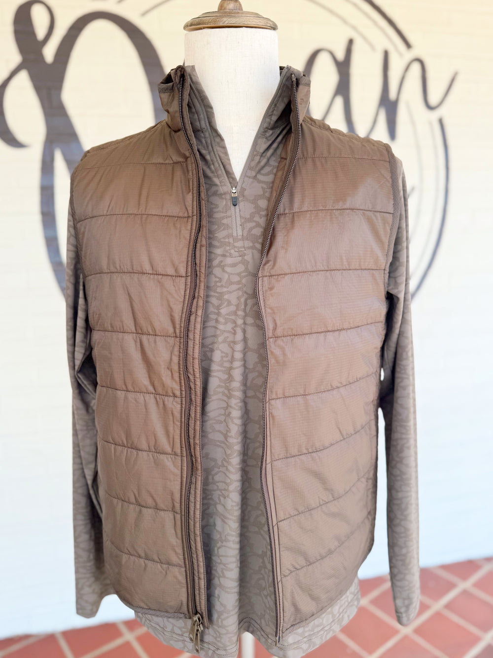 Lightweight and durable vest and the side pockets feature a zip close for extra security while hiking or biking in the cooler weather.