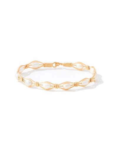 A gold wire bracelet with pearls by Ronaldo, a timeless piece that can be worn for years to come