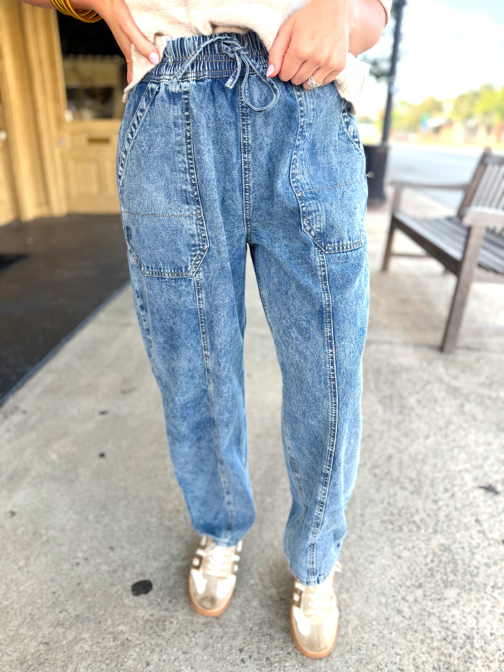 High-waisted denim barrel jeans with a drawstring waistband