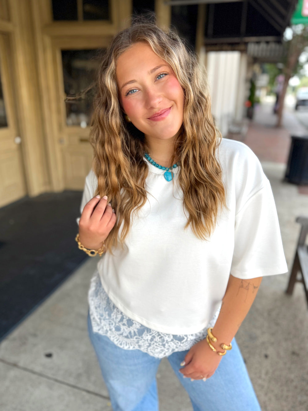 White short-sleeve top with a lace hem