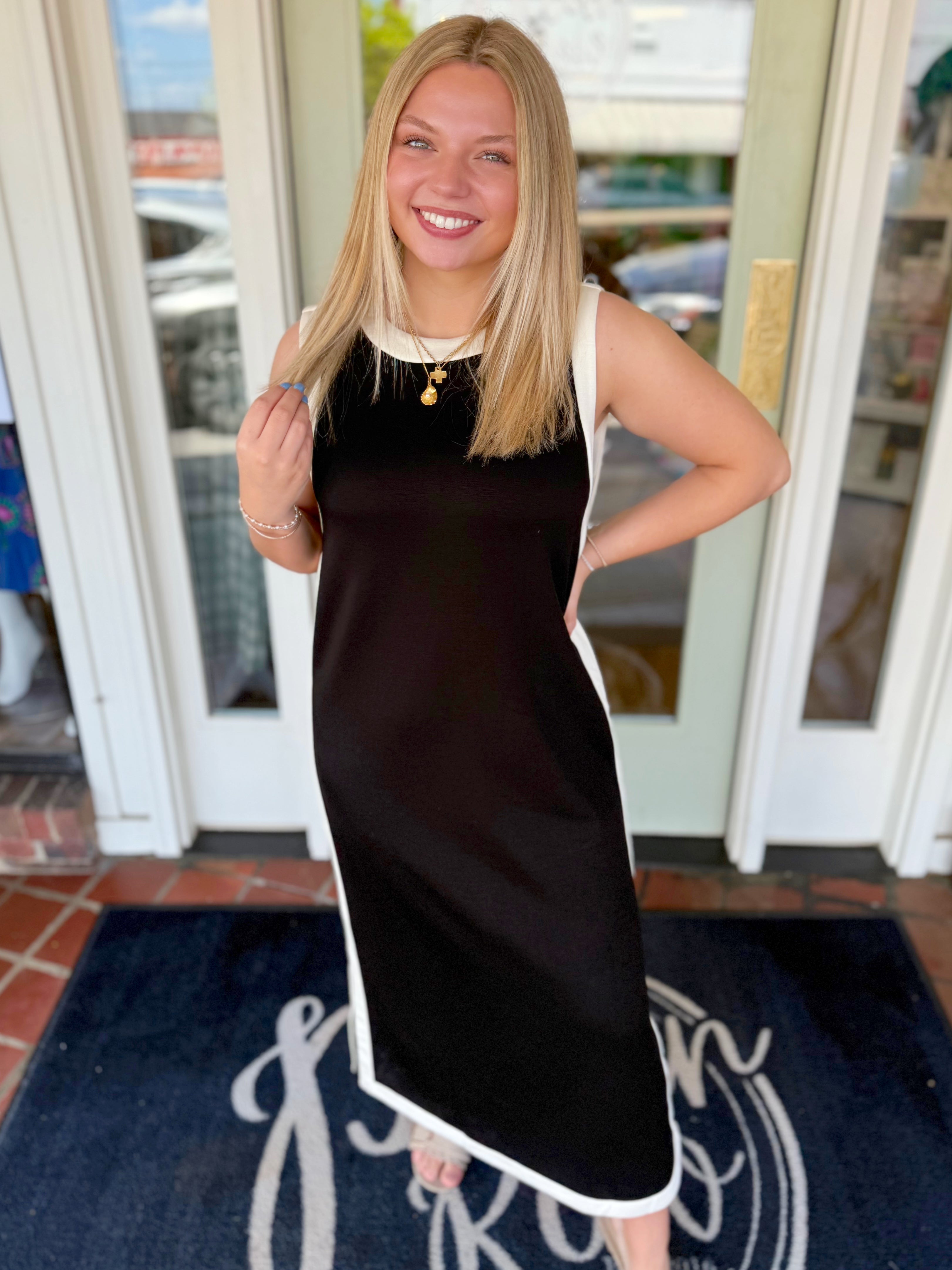 Black basic dress with contrast trim 