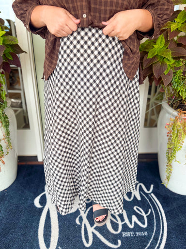 A classic check print in an easy, everyday silhouette! This woven long skirt features a comfortable elastic waistband and a flowy shape that makes it effortless to wear. 