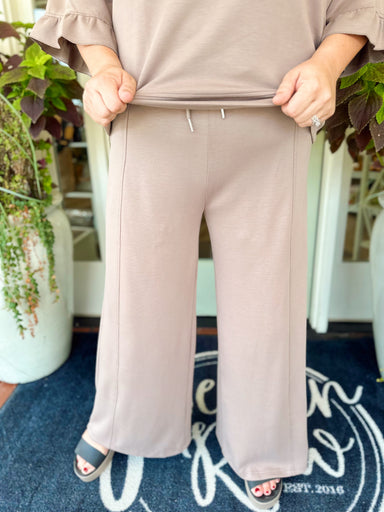 These mocha pants feature a relaxed wide-leg silhouette with subtle seam detailing down the front for a polished finish. 
