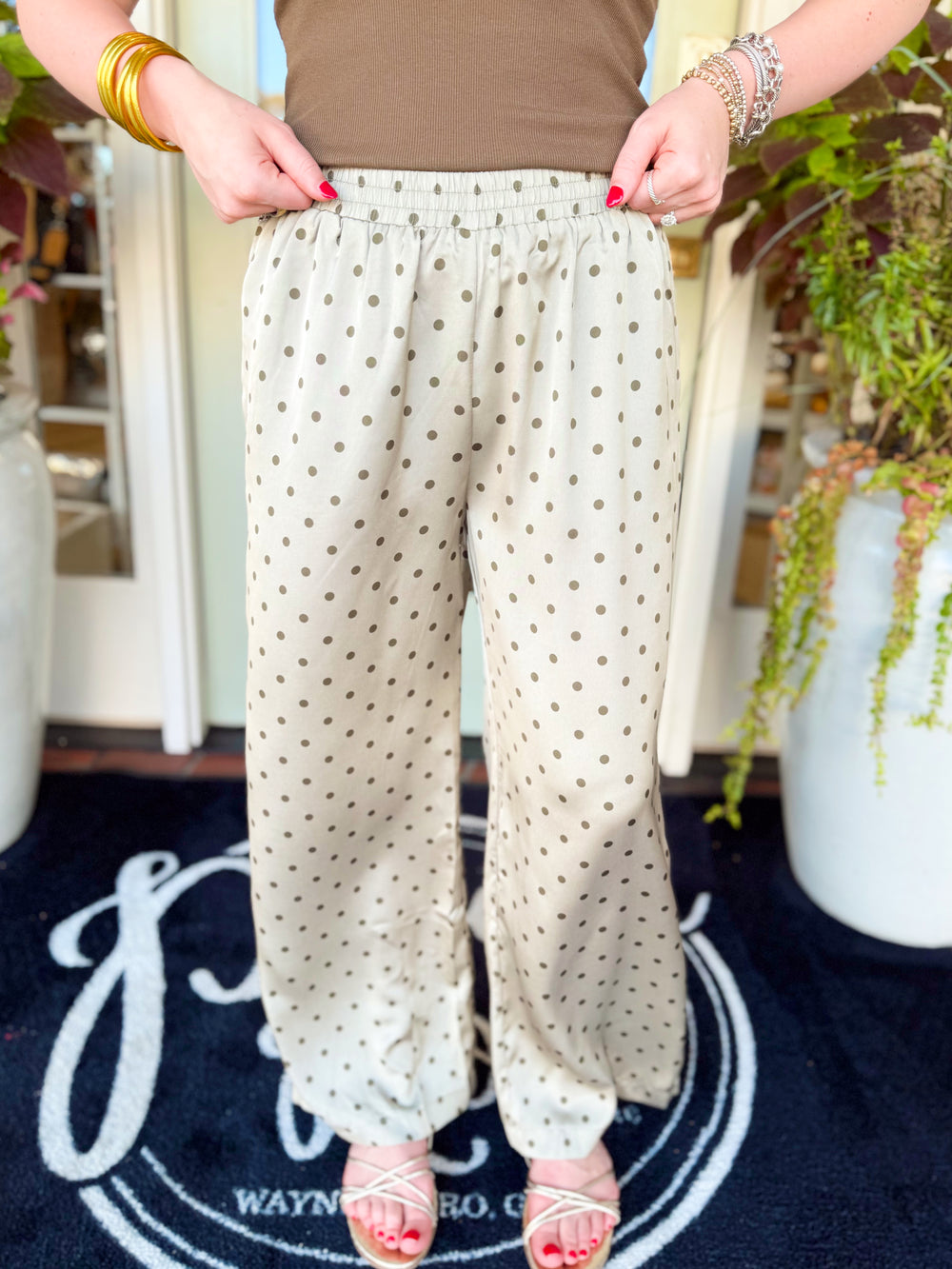 These satin polka dot pants feature a flowy wide-leg silhouette with a soft sheen that instantly dresses up any look.
