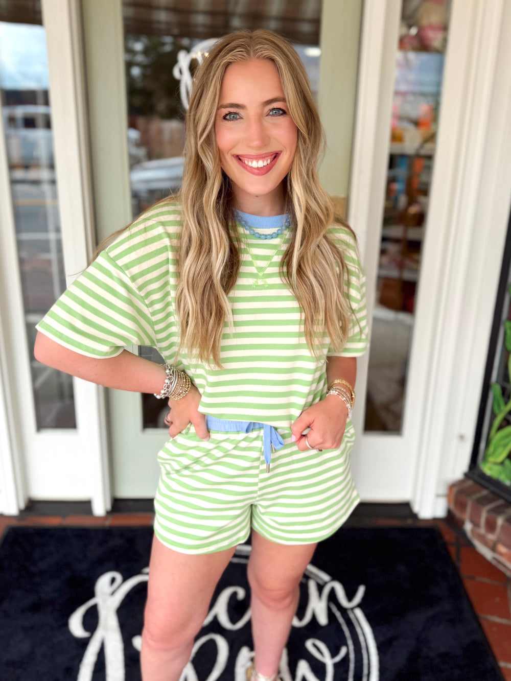 Striped cropped shirt with blue collar detailing