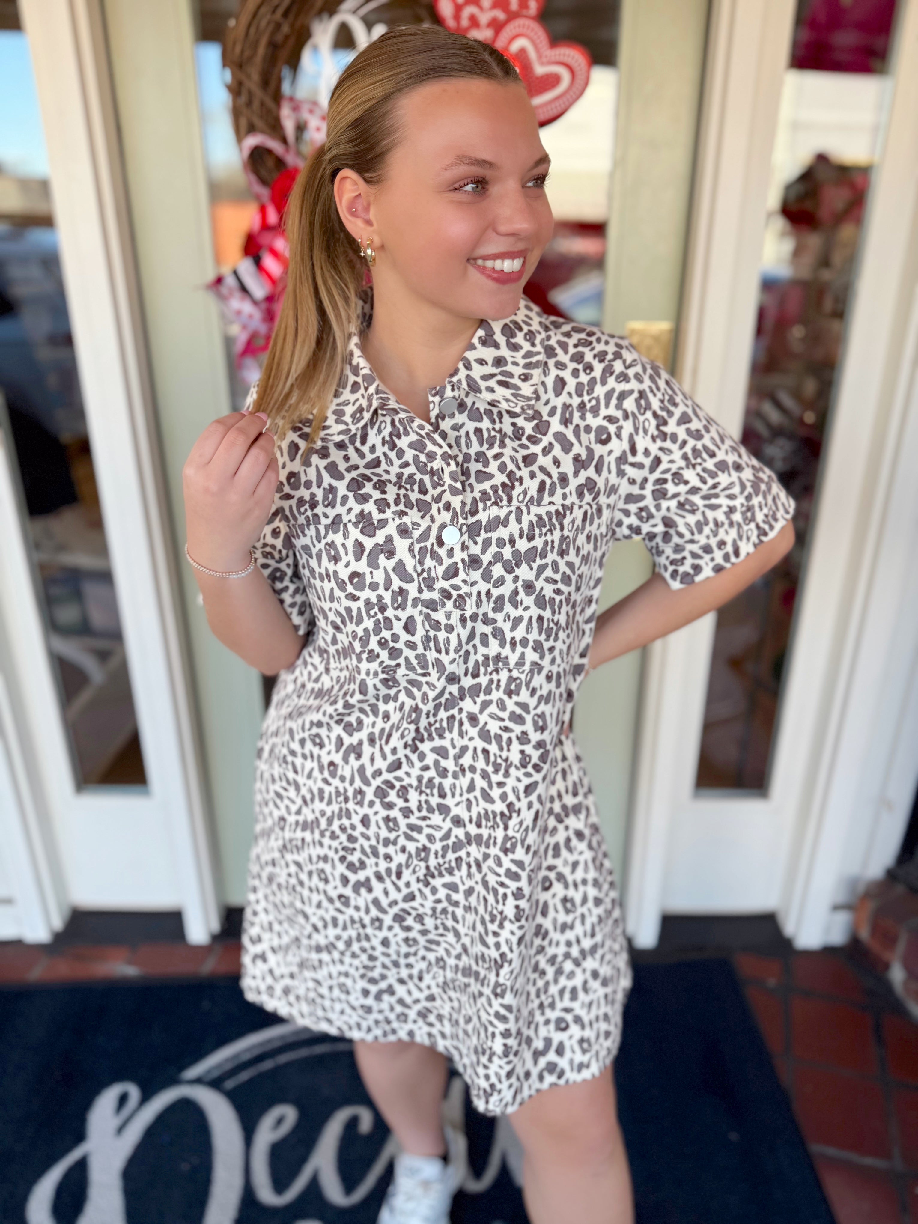 Leopard dress with front pockets and button detailing. Dress has pockets!