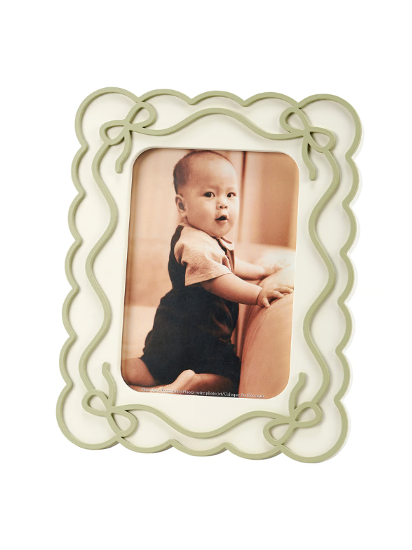 Green Scalloped Photo Frame