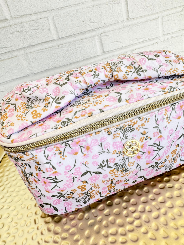 Kiss & Makeup Cosmetic Bag in Petal Charm Pink