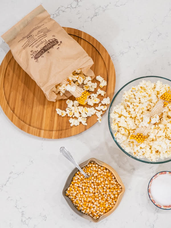 Poppin' Cobs Microwave Popcorn with Buttery Garlic Seasoning