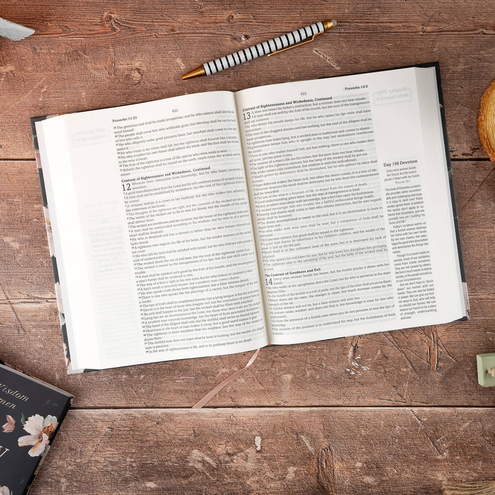 Daily Wisdom for Women SKJV Devotional Bible