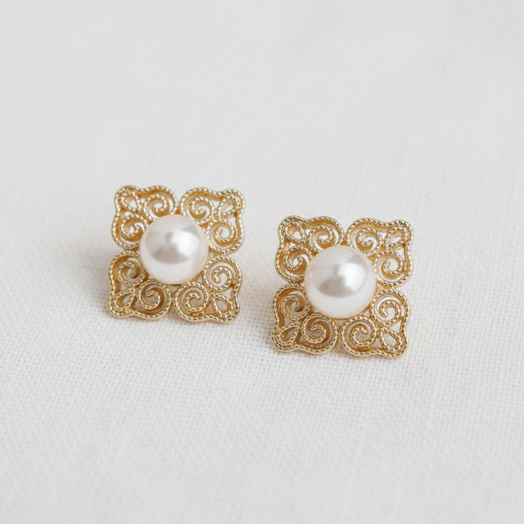 Auspicious Cloud Pearl Stud Earrings