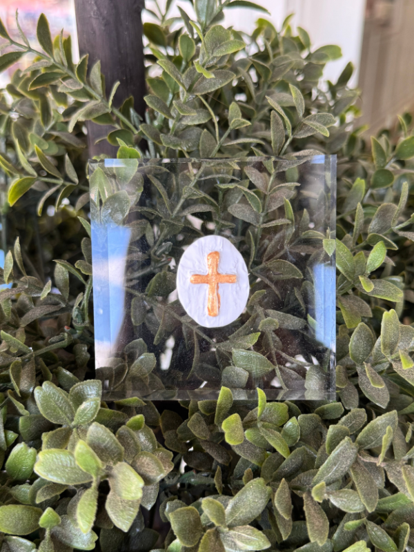 Cross Intaglio Mini Acrylic Sitter