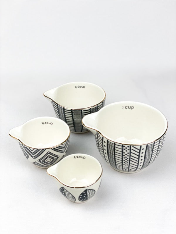 B&W Measuring Cup Set with Gold Accent